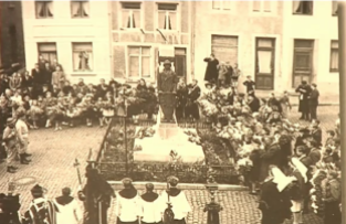 Après la deuxième guerre - le monument a été agrandi - capture d'écran Canal Zoom - reportage CRAHG